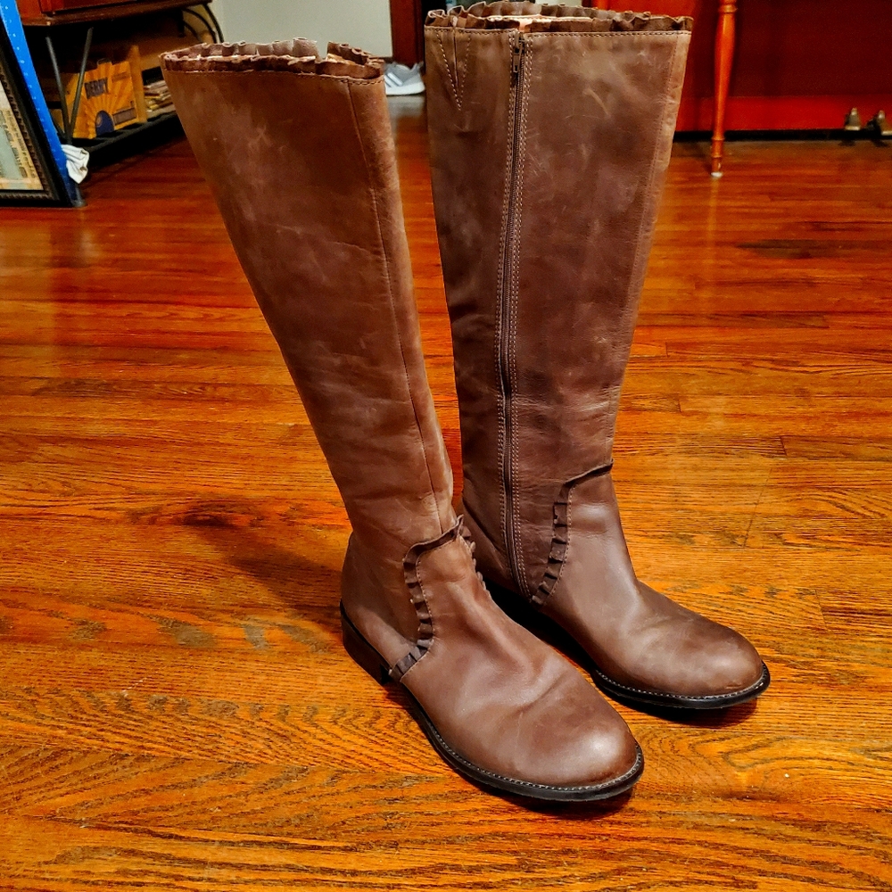Miss Albright Ruffled wide-calf Riding Boots